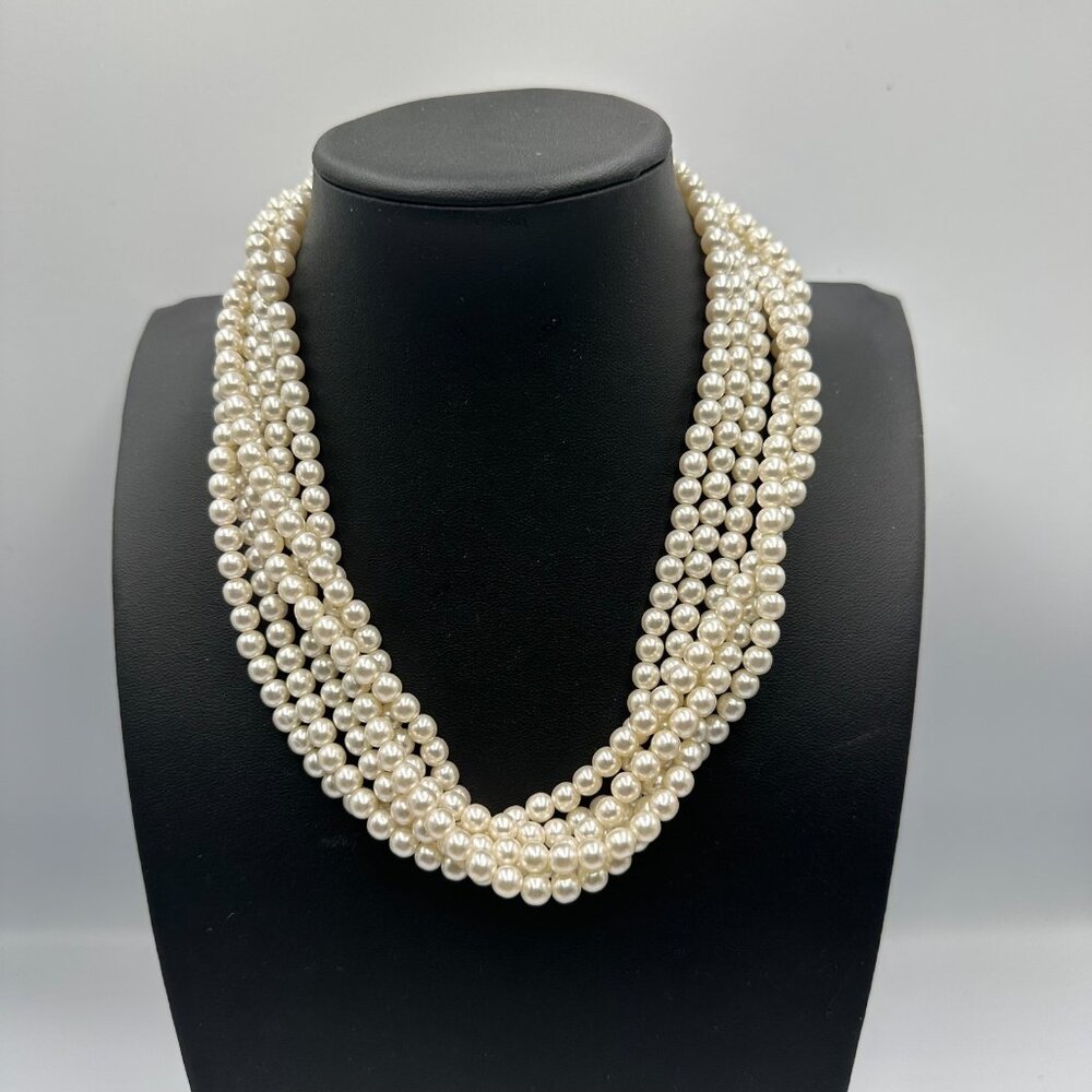 Elegant Pearl Necklace